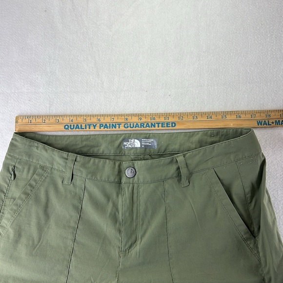 The North Face Shorts Green Cuffed Womens Size 12 Mid Rise Hiking Active - Picture 4 of 11